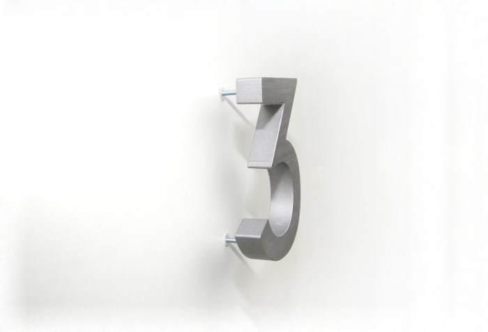 Hliníkové domovní číslo RN.100LV.7.AL.C.3D